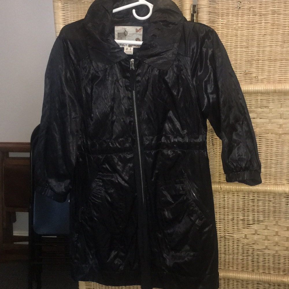 Very chic and girlie thin  coat